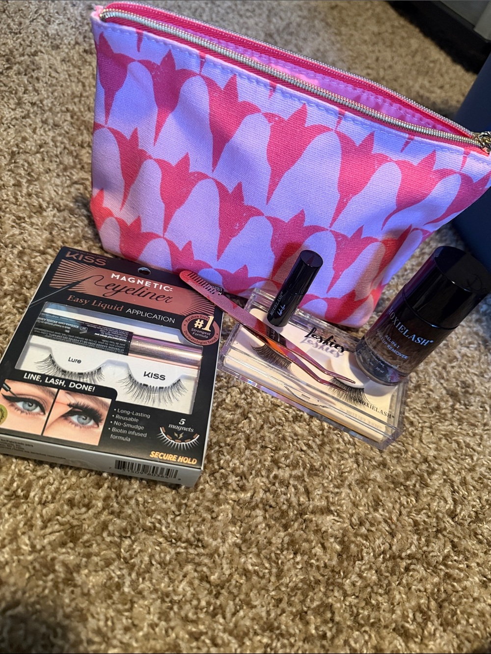 Set of new lash products in Estée Lauder zipper case
